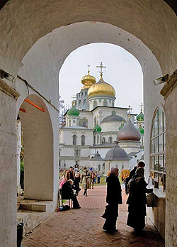 Зябко...
